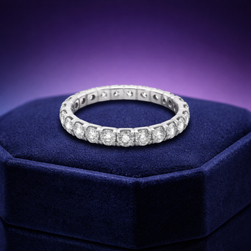 Bague Eternity avec diamants synthétiques 2,25 (ct) en or blanc 14 carats