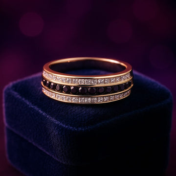 Black & white diamond Princess cut ring 1.05 (ctw)14k yellow gold