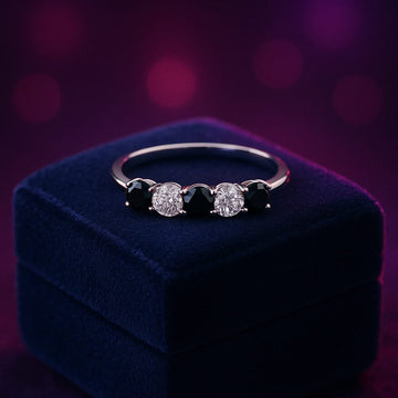 Charmante bague semi-éternité noire et blanche 0,45 (ctw) en or 14 carats 