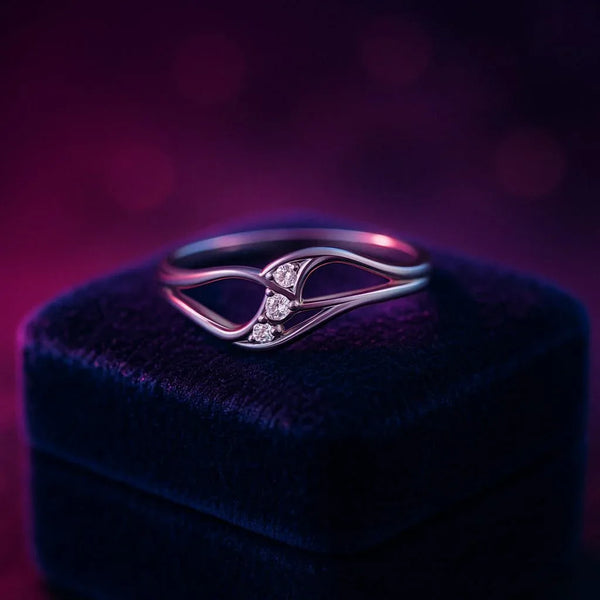 Charming 3 stones promise ring in 10k white gold