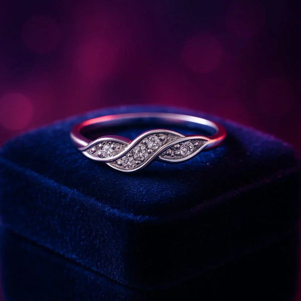 Brilliant promise ring in 10k white gold