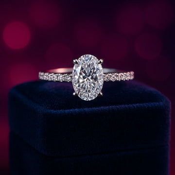 Bague solitaire ovale en diamant de laboratoire 2,26 (ct) VS1 E en or 14 carats 