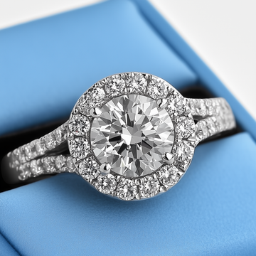Bague halo massive en diamants synthétiques 1,70 (ctw) en or blanc 14 carats