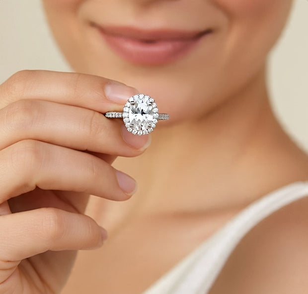 Halo diamond ring surrounded by smaller diamonds